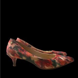 Dana Buchman Kitten heel, water color, size 6.